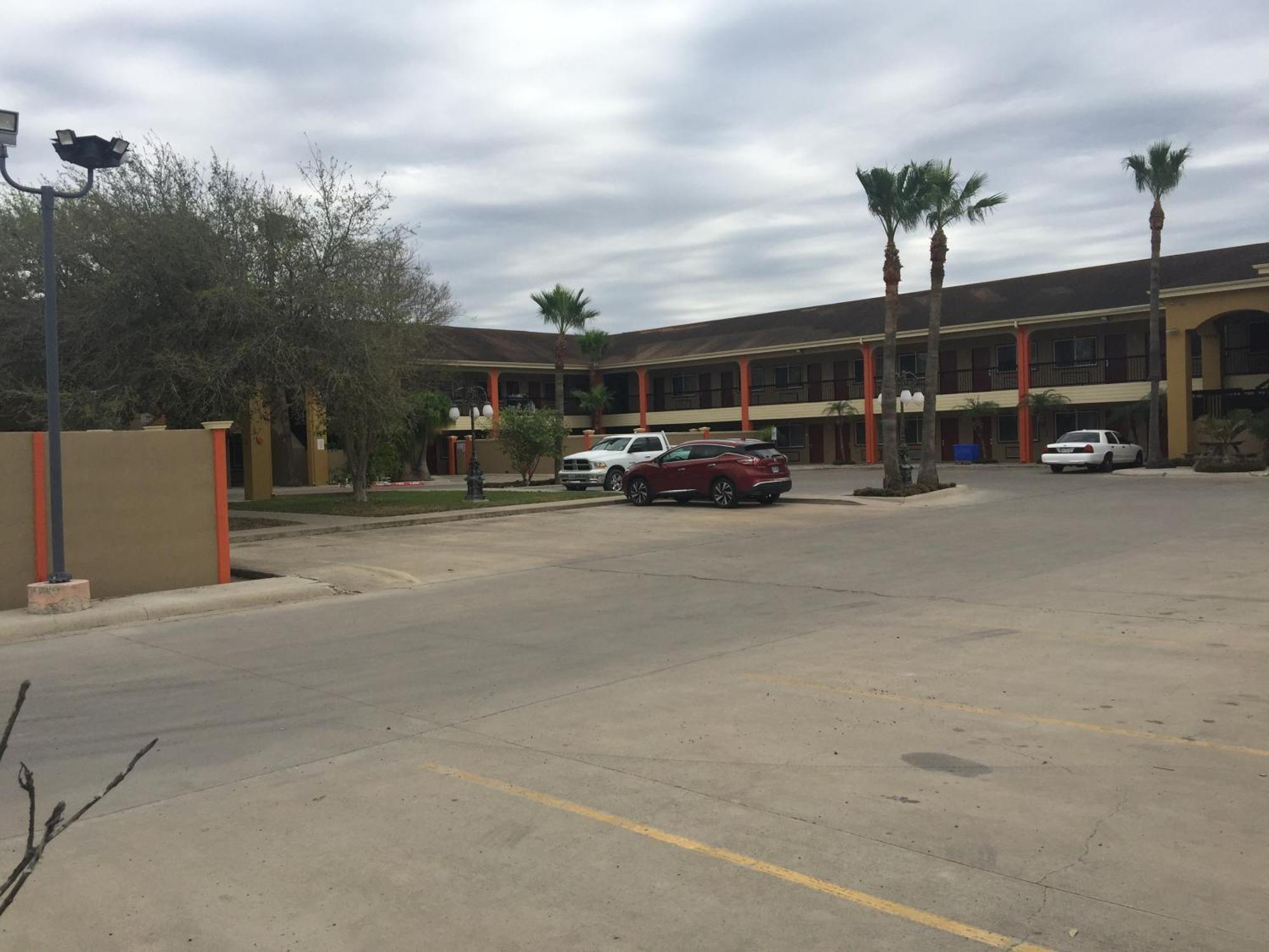 Texas Inn And Suites City Center At University Dr. Edinburg Kültér fotó