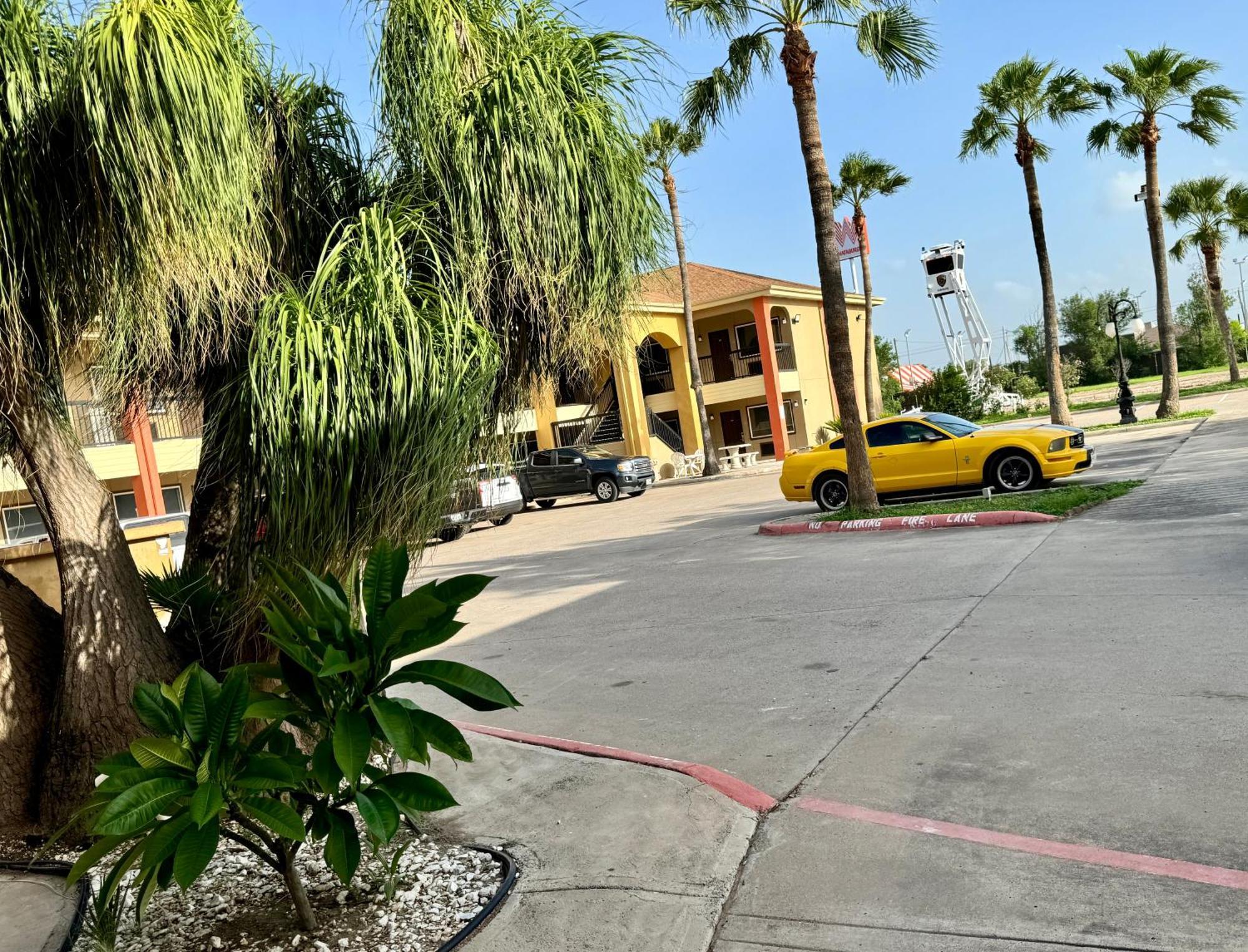 Texas Inn And Suites City Center At University Dr. Edinburg Kültér fotó