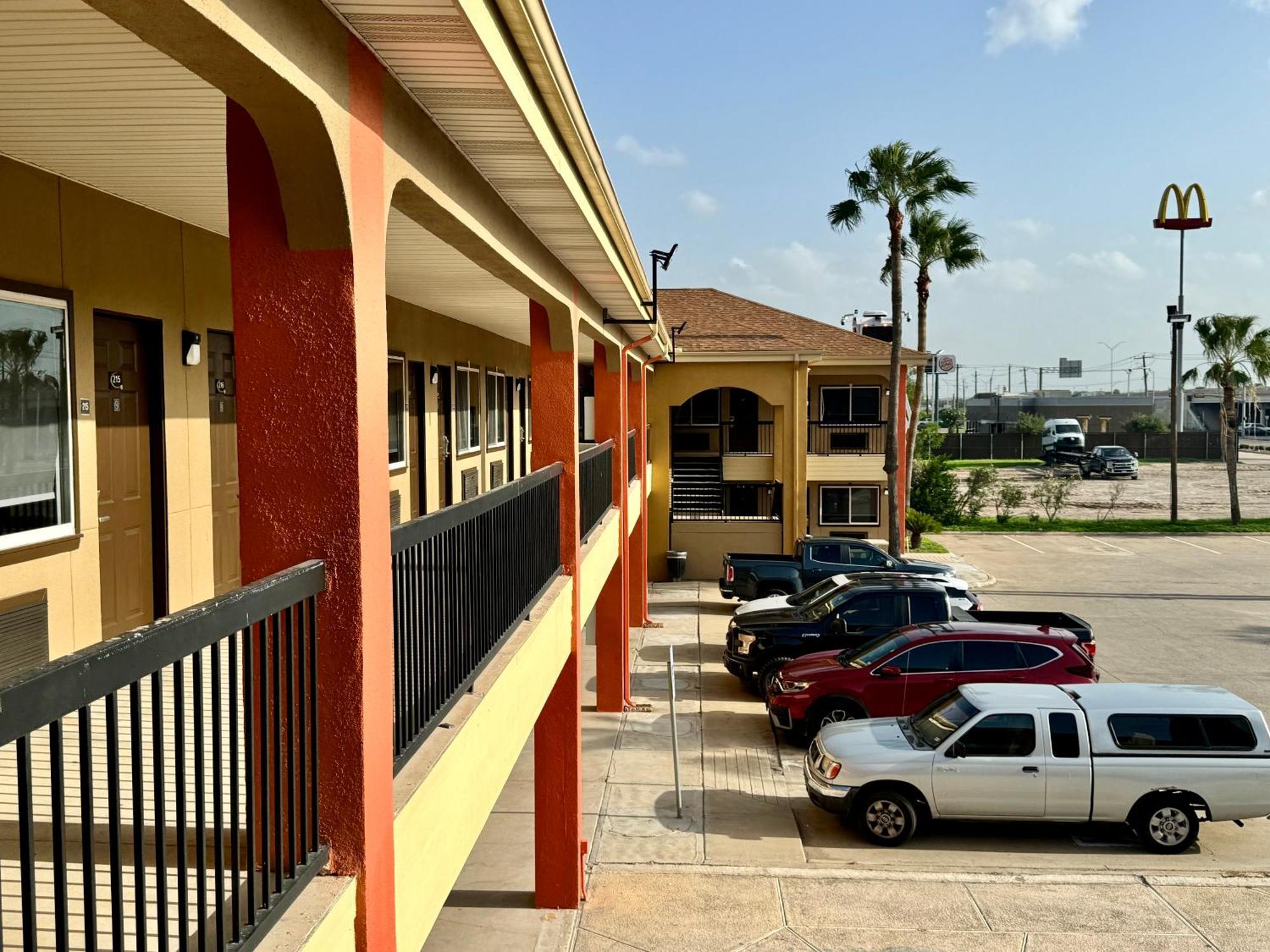 Texas Inn And Suites City Center At University Dr. Edinburg Kültér fotó