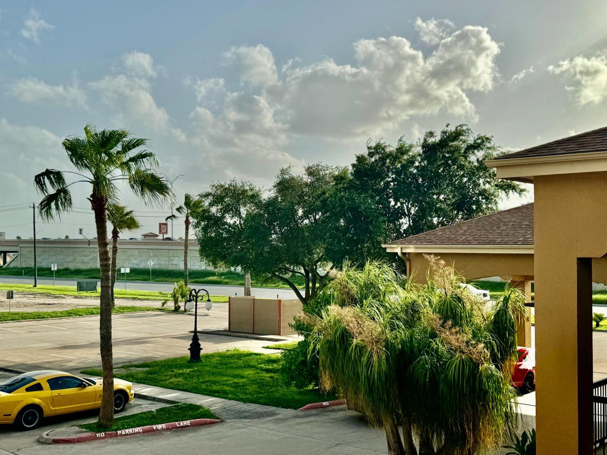 Texas Inn And Suites City Center At University Dr. Edinburg Kültér fotó