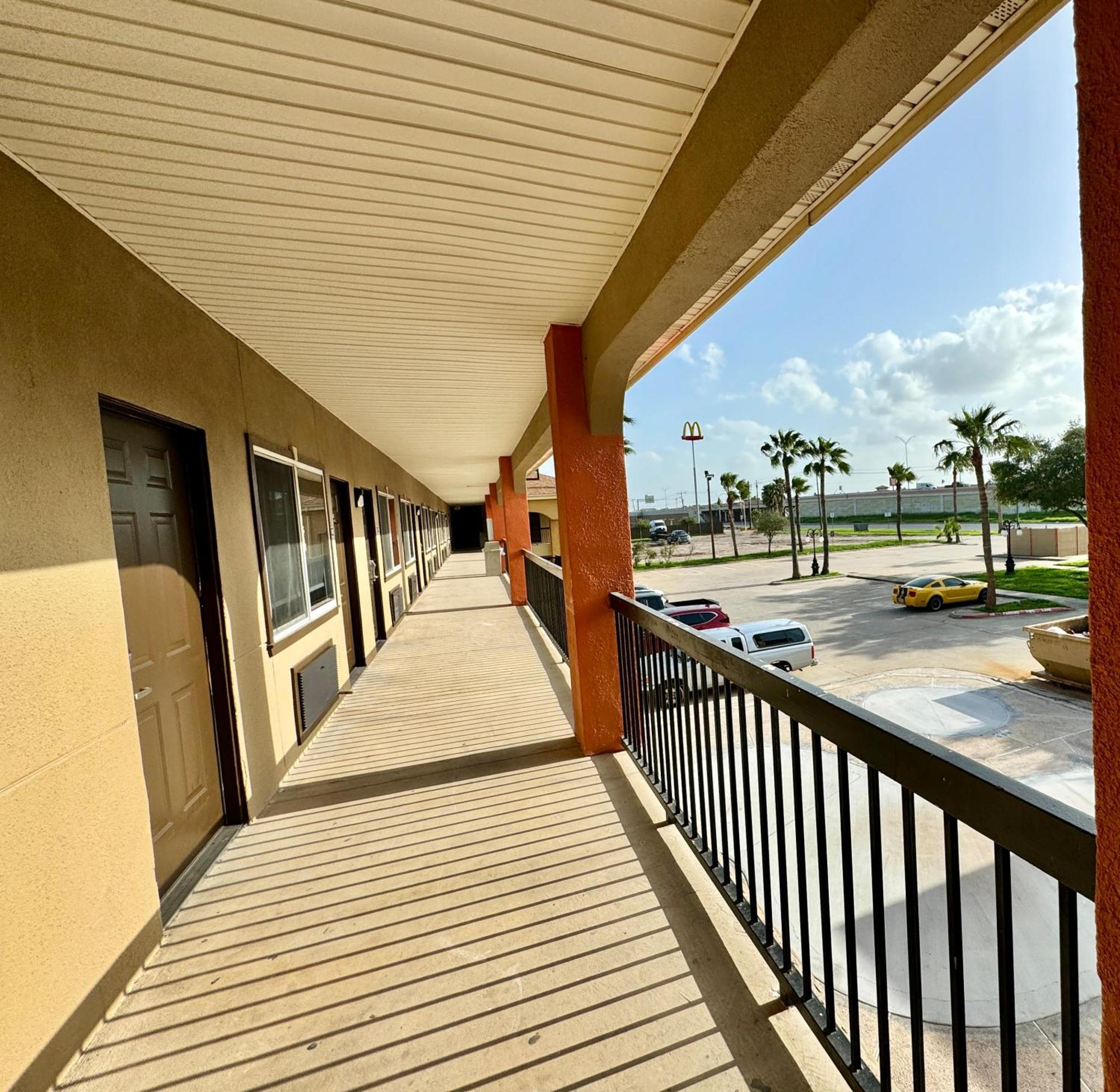 Texas Inn And Suites City Center At University Dr. Edinburg Kültér fotó