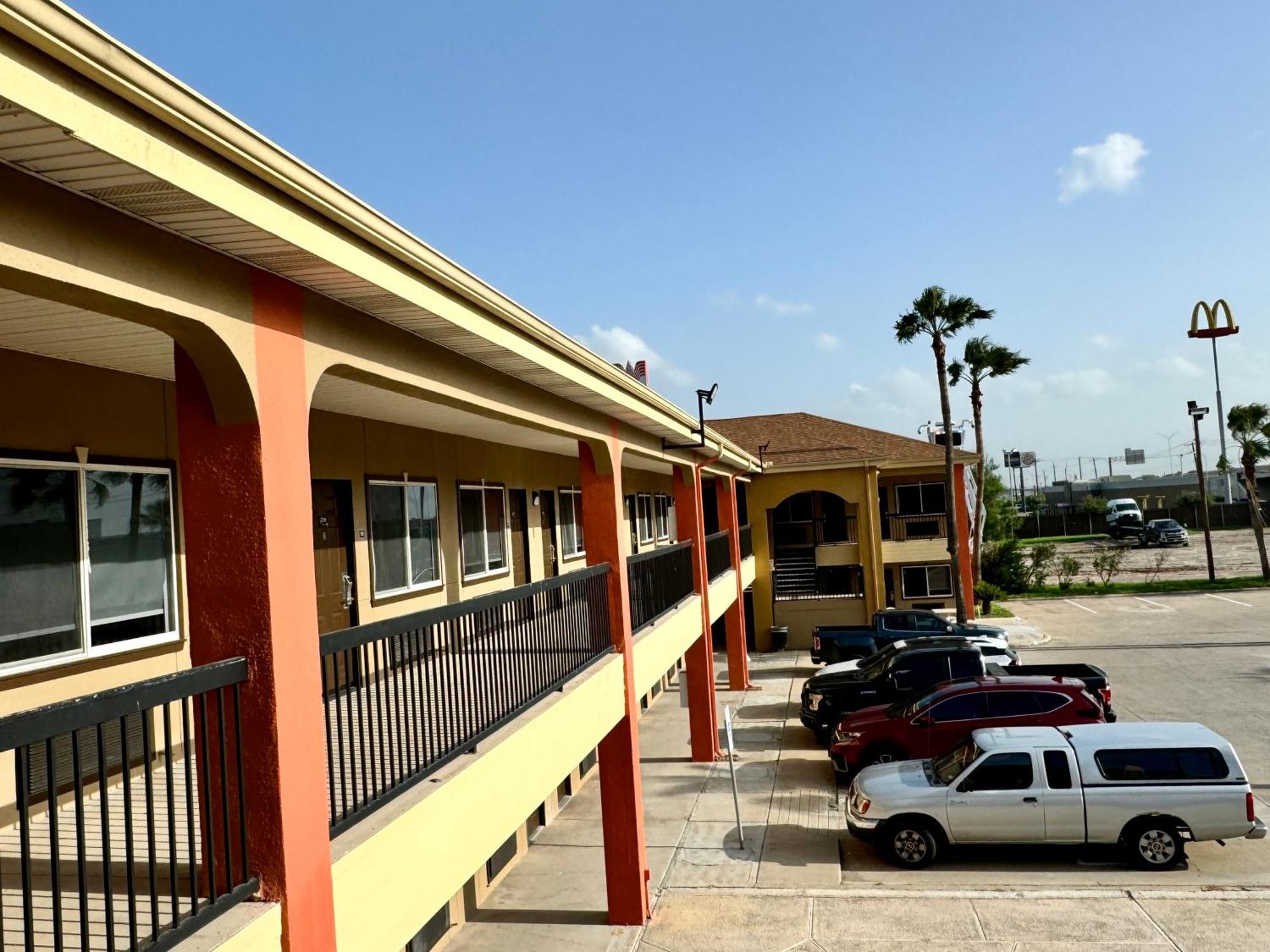 Texas Inn And Suites City Center At University Dr. Edinburg Kültér fotó