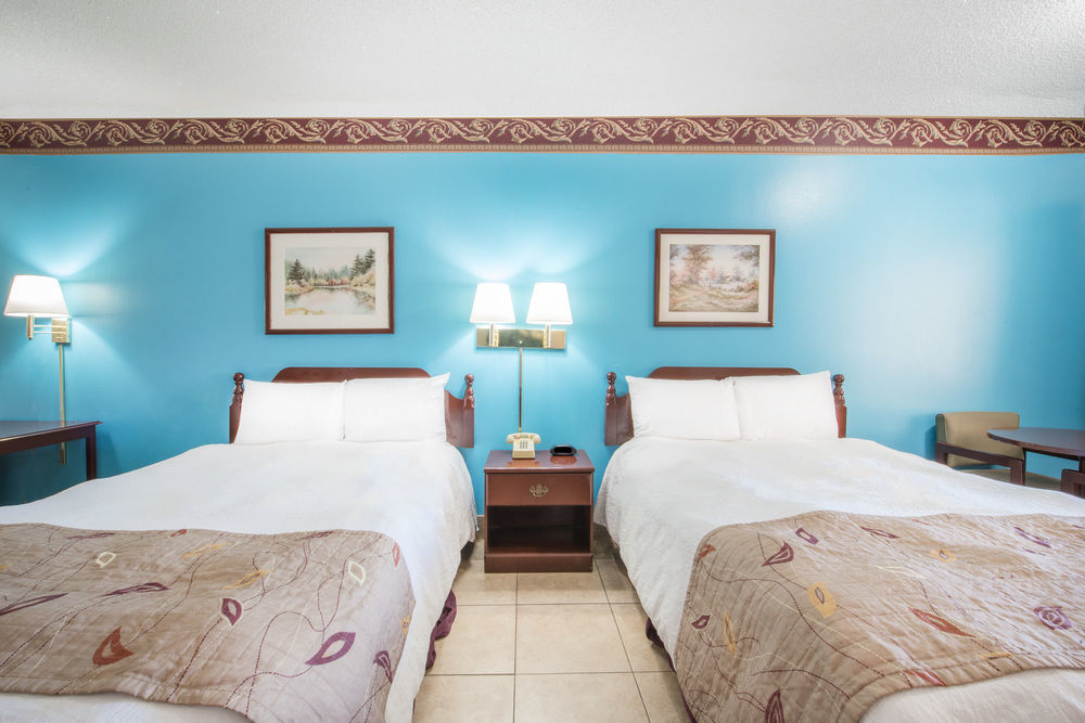 Texas Inn And Suites City Center At University Dr. Edinburg Kültér fotó