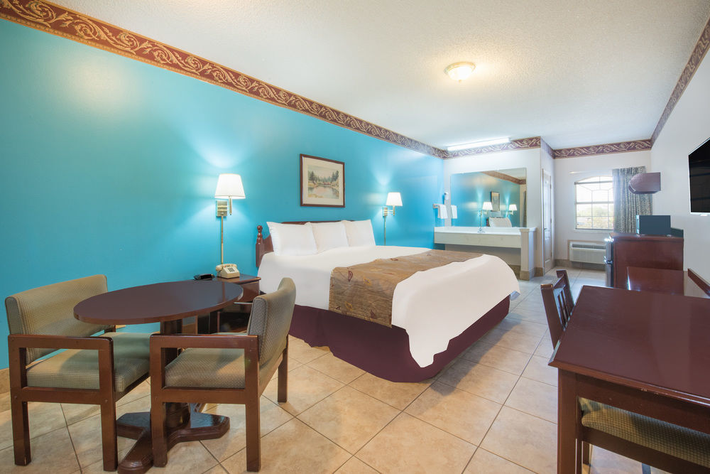 Texas Inn And Suites City Center At University Dr. Edinburg Kültér fotó