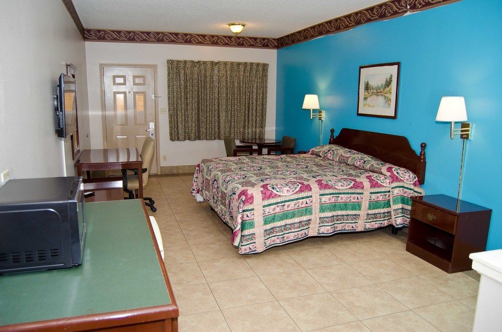 Texas Inn And Suites City Center At University Dr. Edinburg Kültér fotó